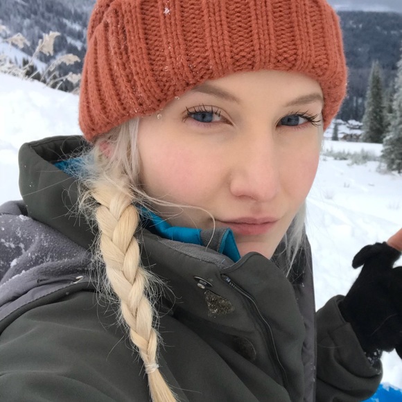 Meet your Posher, Cassandra - Picture 1 of 1